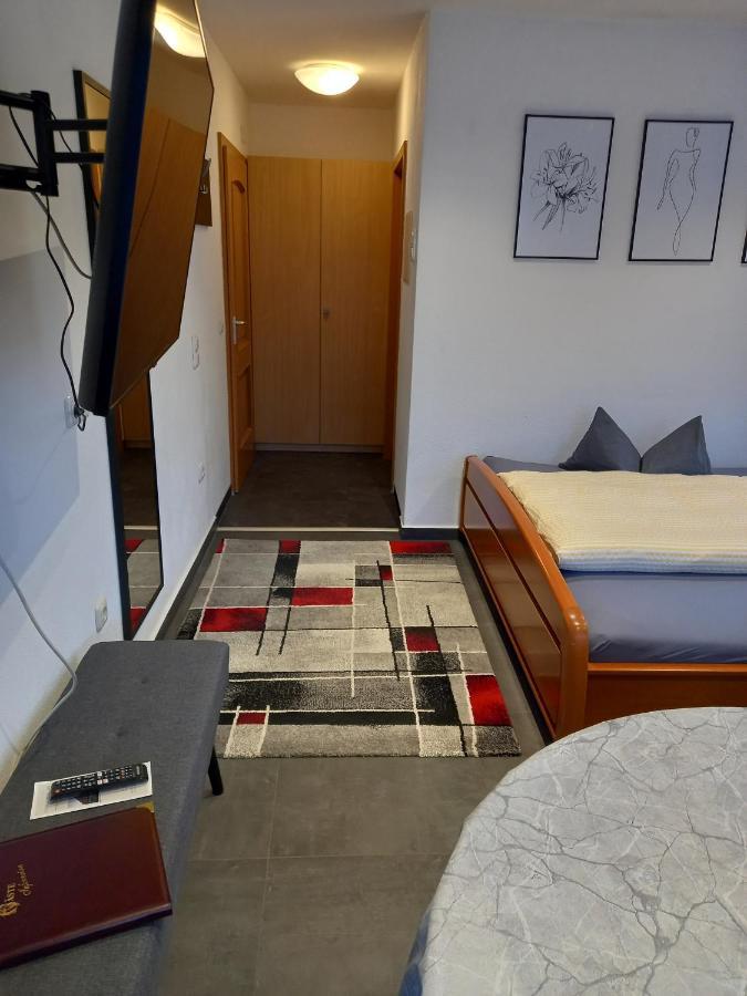 Cafe Und Pension Ringer Vilseck Экстерьер фото